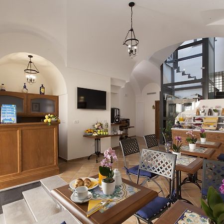 Bed and Breakfast Palazzo Delle Grazie Sorrent Exterior foto